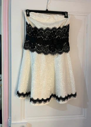 Robe blanche et noire, marque: LULUMARY, état: Très bon état, taille: M / 38 / 10, 15,00 €, 16,45 € Protection acheteurs incluse