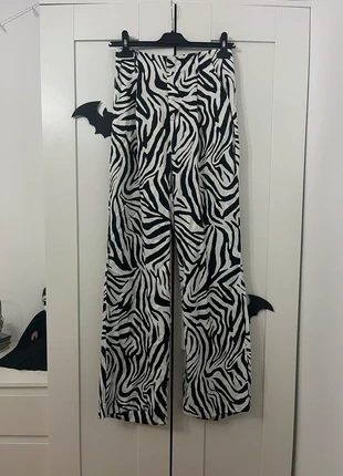 Bershka - Zebra Print Pants - Size 36 - Excellent Condition, brand: Bershka, condizioni: Ottime, taglia: S / IT 40 / EU 36, €4.99, €5.94 include la Protezione acquisti