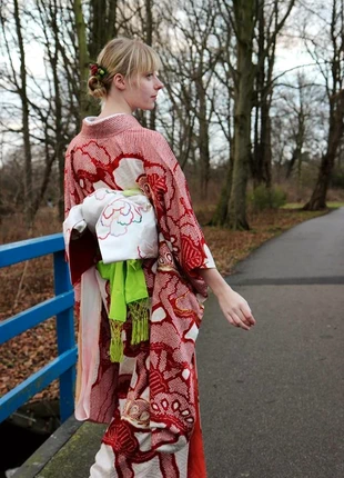 Rode vintage zijden shibori furisode met goud, merk: Kimono, staat: Heel goed, maat: Overige, € 180,00, € 189,70 inclusief Kopersbescherming