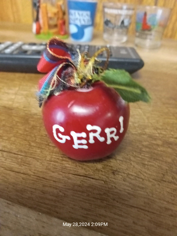 Teacher Apple Ornament "Gerri" 1