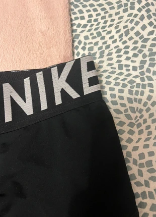 short nike pro, marque: Nike, état: Bon état, taille: XS / 34 / 6, 3,00 €, 3,85 € Protection acheteurs incluse