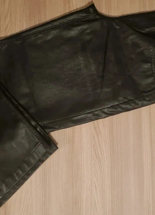 Pantalon noir style cuir marque Jennyfer taille 36, marke: Jennyfer, zustand: Neu, größe: S / 36 / 8, 12,64 €, 13,97 € inklusive Vinted-Käuferschutz