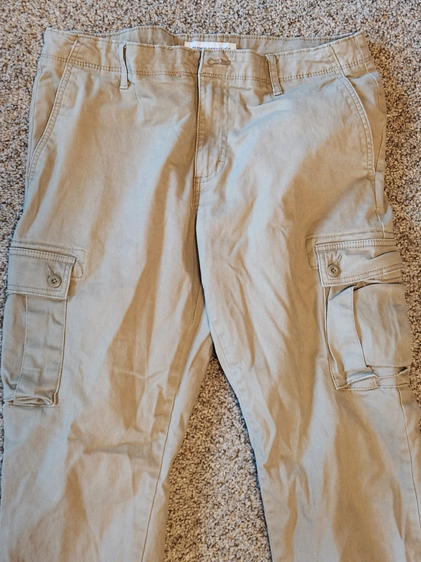 Men's amazon essentials sz 33/29 Khaki cargo pants 5