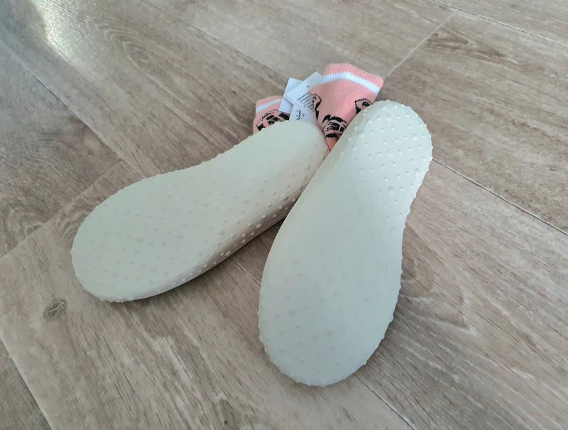 Chaussons chaussettes taille 31-32 Minnie - neuves - photo numéro 5