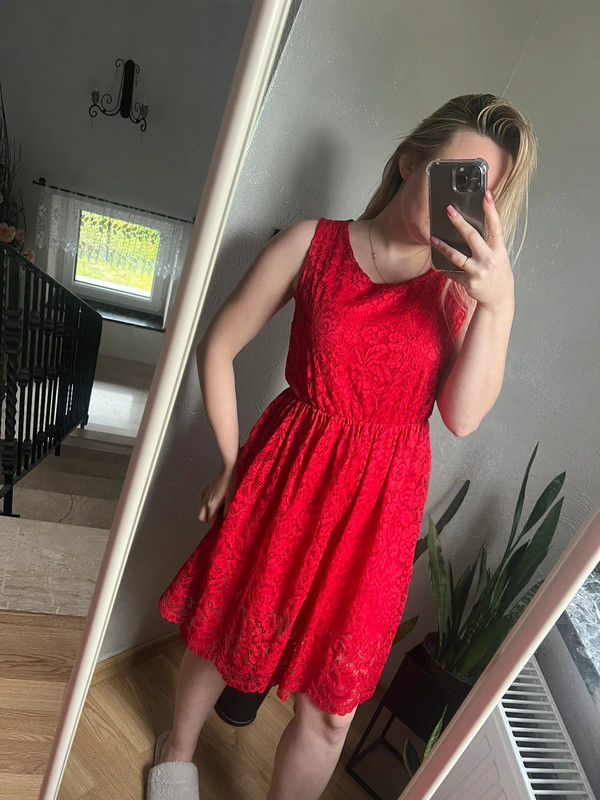 Czerwona koronkowa sukienka rozkloszowana unisono | Vinted