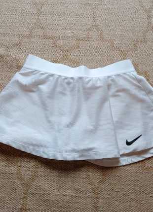 Jupe-short de tennis Nike, brand: Nike, condition: Very good, size: 7 years / 122 cm, €12.00, €13.30 includes Buyer Protection
