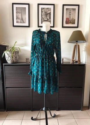 Superbe robe imprimée bleue à volants Made in Italy, marque: Made In Italy, état: Très bon état, taille: L / 40 / 12, 10,00 €, 11,20 € Protection acheteurs incluse