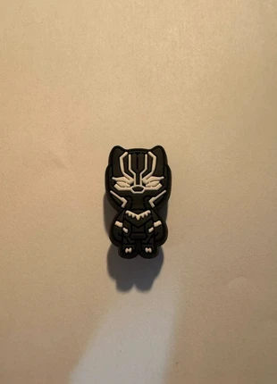 Jibbitz charms crocs avengers Black Panther, marke: Crocs, zustand: Sehr gut, 2,20 €, 3,01 € inklusive Vinted-Käuferschutz