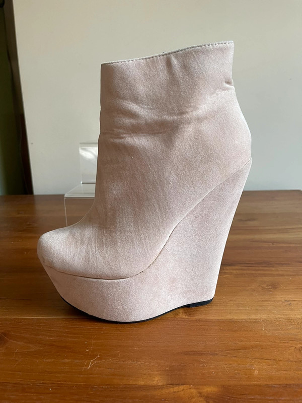 Cream ankle boots uk online
