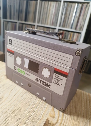 Boite en bois , déco cassette TDK , fermoir , L20 l9 H14, zustand: Neu, 23,00 €, 24,85 € beinhaltet Vinted-Käuferschutz Pro