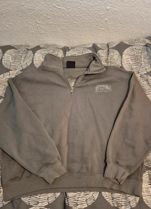 Sudadera Pull&Bear media cremallera Talla S (Gris desgastado) - Gráfico Leones Espalda, marca: Pull & Bear, estado: Muito bom, tamanho: S, €15.00, €16.45 inclui Proteção do Comprador