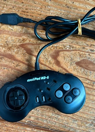 AsciiPad MD-6 controller Sega megadrive, merk: Sega, staat: Heel goed, € 19,00, € 20,65 inclusief Kopersbescherming