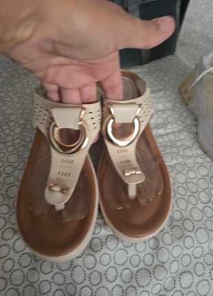 Chanclas de cuña, resistentes a la abrasión y con plantilla, usadas una vez, perfecto estado, brand: Local, condizioni: Ottime, taglia: 38, €5.00, €5.95 include la Protezione acquisti