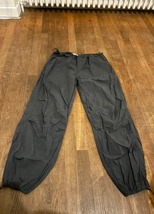 Parachute pants, pantalon large, pantalon de chasse, marque: Stradivarius, état: Neuf sans étiquette, taille: L / 40 / 12, 10,00 €, 11,20 € Protection acheteurs incluse