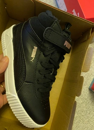Chaussures montantes Puma Carina Mid FUR enfant – neuves avec boîte – Pointure 31, marke: Puma, zustand: Neu, mit Etikett, größe: 31, 38,00 €, 40,60 € inklusive Vinted-Käuferschutz