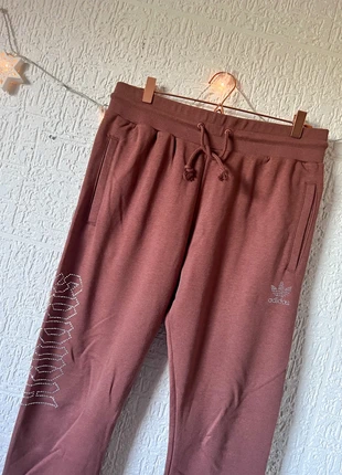 Adidas Antique Rose Rhinestone Flared Joggers , merk: adidas, staat: Heel goed, maat: L / 40 / 12, € 45,00, € 47,95 inclusief Kopersbescherming