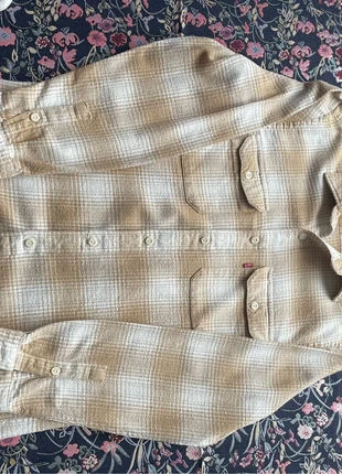 chemise levis blanche beige, marque: Levi's, état: Très bon état, taille: XS, 15,00 €, 16,45 € Protection acheteurs incluse