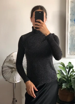 H&M Black Turtleneck Long Sleeve with Silver Glitter Sparkles – Size M, merk: H&M, staat: Heel goed, maat: M / 38 / 10, € 12,00, € 13,30 inclusief Kopersbescherming