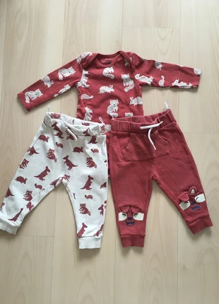 Conjunto body / pantalones C&A, marque: C&A, état: Très bon état, taille: 9-12 mois / 74 cm, 7,00 €, 8,05 € Protection acheteurs incluse