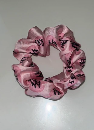 Scrunchie Hangover Hair, marque: Too Faced, état: Très bon état, 5,00 €, 5,95 € Protection acheteurs incluse