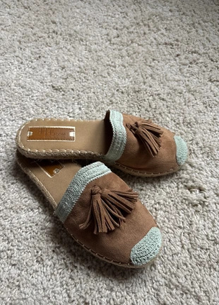 Zuecos mules Hf shoes ante y esparto, marca: HF, estado: Muy bueno, tamaño: 38, 5,00 €, 5,95 € Protección al comprador incluida