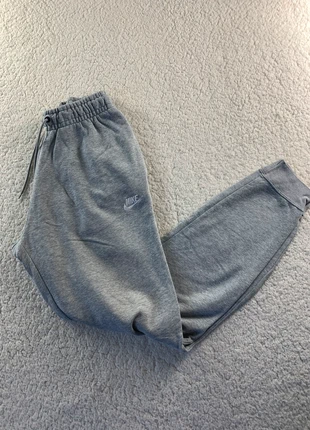 Jogging gris nike homme taille S très bon état vintage y2k automne hiver, brand: Nike, condizioni: Ottime, taglia: S, €19.90, €21.60 include la Protezione acquisti