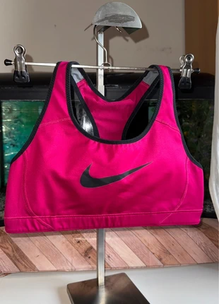 Brassière nike Dri fit taille S, marke: Nike, zustand: Sehr gut, größe: S, 7,00 €, 8,05 € inklusive Vinted-Käuferschutz