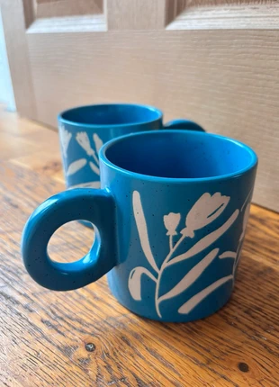 2 Blue Speckled Mugs with Chunky Handles White Floral Design, condition: Very good, £6.95, £8.00 includes Buyer Protection