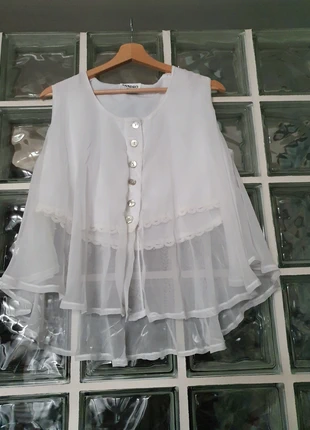 Haut courte avec voliage, marque: Sandro, état: Neuf sans étiquette, taille: Taille unique, 38,00 €, 40,60 € Protection acheteurs incluse