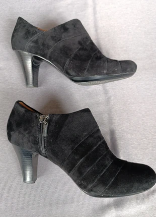 Bottines basse à talon Clarks noir taille 7,5 D (41,5), marke: Clarks, zustand: Sehr gut, größe: 41.5, 10,00 €, 11,20 € inklusive Vinted-Käuferschutz