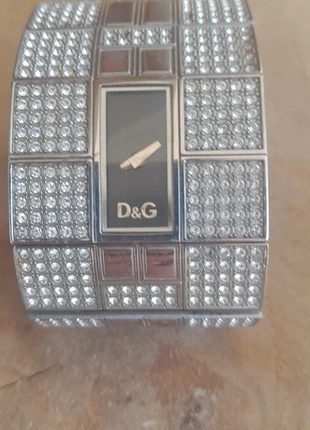 Montre Manchette Femme D&G- Modèle avec Strass, marke: Dolce & Gabbana, zustand: Gut, größe: 30–38 mm, 170,00 €, 179,20 € inklusive Vinted-Käuferschutz