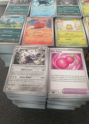 Lot de 100 cartes Pokémon dont 10 brillantes, marke: Pokémon, zustand: Neu, 9,00 €, 10,15 € beinhaltet Vinted-Käuferschutz Pro