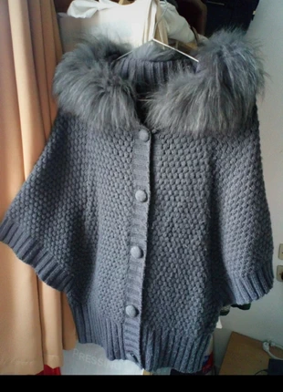 Cape chauve souris et col fourrure synthétique , état: Très bon état, taille: L / 40 / 12, 7,00 €, 8,05 € Protection acheteurs incluse