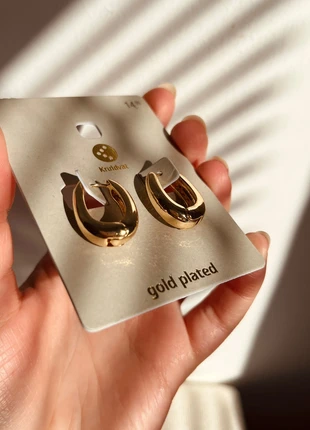 Gold plated earrings, marque: Kruidvat, état: Neuf avec étiquette, 8,50 €, 9,63 € Protection acheteurs incluse