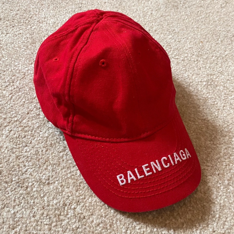 Balenciaga 2025 red cap