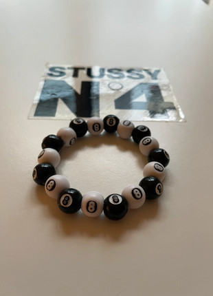 Bracelet STÜSSY – boule de billard noire & blanche n°8, marke: Stüssy, zustand: Sehr gut, 4,90 €, 5,85 € inklusive Vinted-Käuferschutz