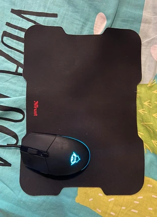 mouse gxt e tapettino trust, marke: Trust, zustand: Sehr gut, 15,00 €, 16,45 € inklusive Vinted-Käuferschutz