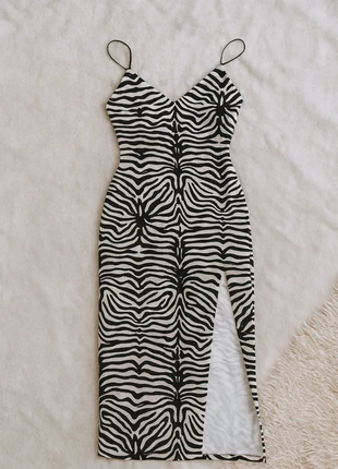 Robe longue motif zèbre – fendue, merk: Vintage Dressing, staat: Nieuw zonder prijskaartje, maat: S / 36 / 8, € 8,00, € 9,10 inclusief Kopersbescherming