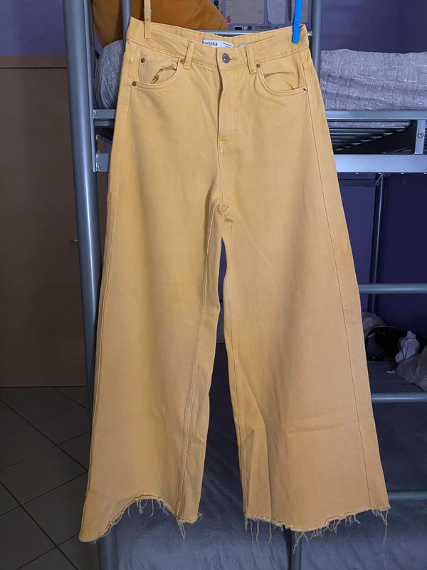 Pantalone giallo Bershka 1