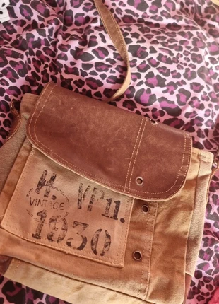 Military crossbody bag, merk: Vintage Dressing, staat: Heel goed, € 15,00, € 16,45 inclusief Kopersbescherming