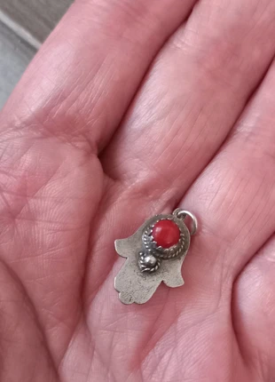 Pendentif main de Fatma en argent et corail véritable, merk: Corail, staat: Heel goed, € 29,00, € 31,15 inclusief Kopersbescherming
