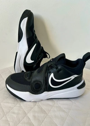 Basket Nike Team Hustle D 11, marke: Nike, zustand: Neu, mit Etikett, größe: 33, 28,00 €, 30,10 € inklusive Vinted-Käuferschutz