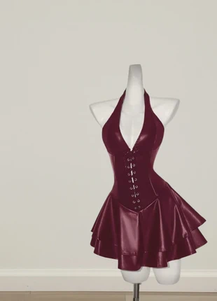 Robe courte à lacets sans manches similicuir bordeaux - style rock y2k soirée, marque: L'Atelier Rétro, état: Très bon état, taille: S / 36 / 8, 35,50 €, 37,98 € Protection acheteurs incluse