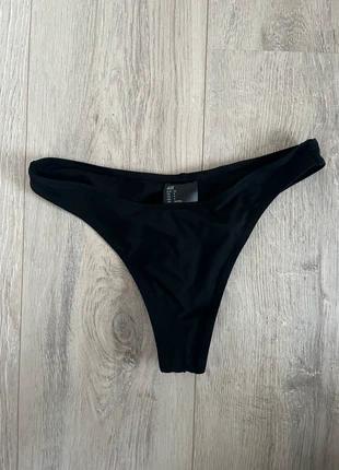 String bikinibroekje H&M, merk: H&M, staat: Nieuw met prijskaartje, maat: S / 36 / 8, € 3,00, € 3,85 inclusief Kopersbescherming