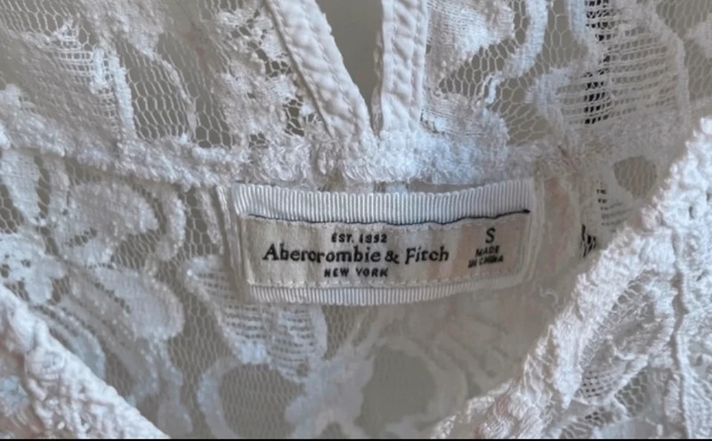 Abercrombie & Fitch white lace top 3