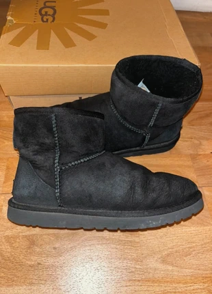 UGG mini noir – Tendance et basique pour l’automne/hiver, marque: UGG, état: Bon état, taille: 38, 40,00 €, 42,70 € Protection acheteurs incluse