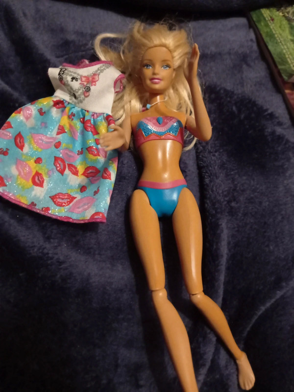 Barbie - W2883 - Poupée - Merliah Surfeuse et Sirène : : Jeux et  Jouets