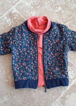 Veste bomber fleuri 3mois, merk: Kitchoun, staat: Heel goed, maat: 3-6 maanden / 62 cm, € 5,00, € 5,95 inclusief Kopersbescherming