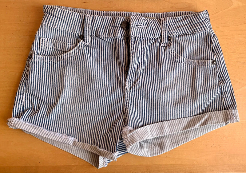 Subdued pantaloncini shop