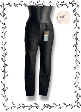 Pantalon slim Estee Brown noir taille 34, marque: Estee Brown, état: Neuf avec étiquette, taille: XS / 34 / 6, 15,00 €, 16,45 € Protection acheteurs incluse